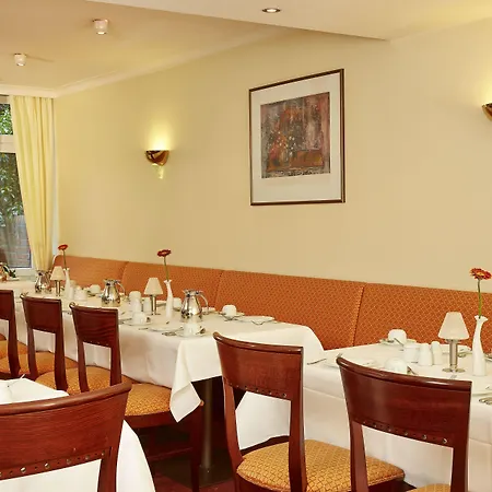 Sunday Hotel Stade Herzog Widukind Otel