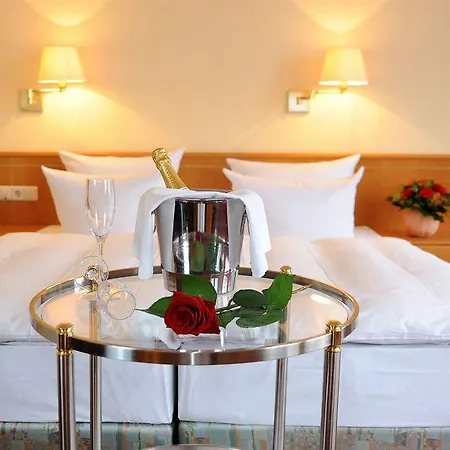 Otel Sunday Hotel Stade Herzog Widukind 3*